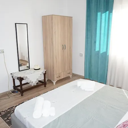 Leko House Perondi Kuçovë