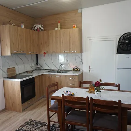 Leko House Perondi *