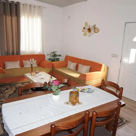 Leko House Perondi Appartamento Kuçovë