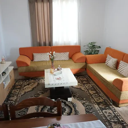 Leko House Perondi * Kuçovë
