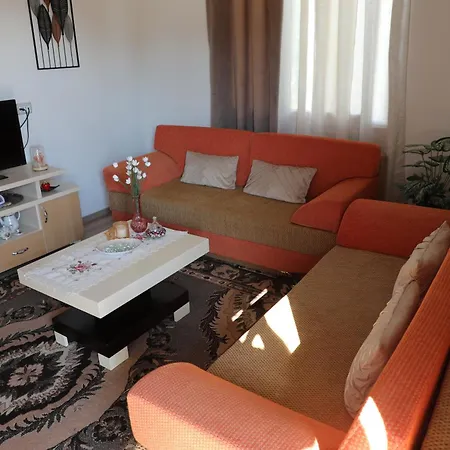 Leko House Perondi Appartamento Kuçovë